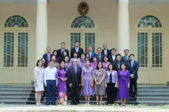The PMCAF delegation poses a photo with Vietnamese awardees and staff of the Royal Thai Embassy in Hanoi. (Photo: VNA)
