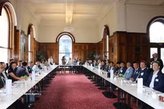A roundtable between Vietnamese and Australian business communities at the Parliament House of Victoria. (Photo: VNA)