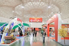 Visitors to the first Glorious Spring Fair 2026. (Photo: VNA)