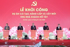 Party General Secretary To Lam (middle) and delegates press the buttons to launch the project to upgrade and build the West Lake Guesthouse Complex in Hanoi on January 15 (Photo: VNA)