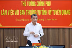 Prime Minister Le Minh Hung addresses the working session with the Standing Board of the Tuyen Quang Party Committee in Vi Xuyen commune on July 15, 2026. (Photo: VNA)