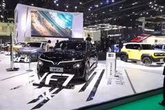 VinFast showcases its complete range of electric vehicles at the BIMS 2024 exhibition. (Photo: VNA)