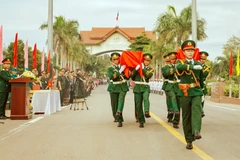 The remains of 12 Vietnamese volunteer soldiers and experts, who laid down their lives in different periods in Laos’ Savannakhet province, are repatriated following a handover ceremony at the Lao Bao (Vietnam's Quang Tri province) - Densavan (Savannakhet) international border gate on May 21. (Photo: VNA)