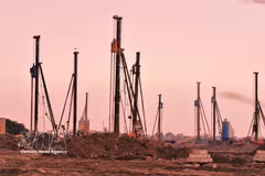 Sunrise over the construction site of Gia Binh International Airport in Bac Ninh province (Photo: VNA)