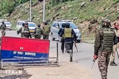 Indian security officers are deployed to the scene of the deadly terrorist attack in Northern India. (Photo: VNA) 