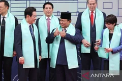 Indonesian President Prabowo Subianto (central) during a group photo session on the second day of the 2025 Asia-Pacific Economic Cooperation (APEC) Summit in Gyeongju, the Republic of Korea on November 1. (Photo: ANTARA)