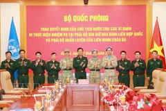 Deputy Minister of National Defence Sen. Lieut. Gen. Nguyen Truong Thang (centre) and delegates at the event. (Photo: VNA)