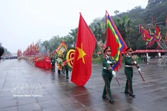 An incense-offering delegation sets off for Nghia Linh Mountain on the Hung Kings Commemoration Day in 2025. (Photo: VNA)