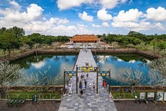 Thai Hoa Palace attracts many domestic and international tourists. (Photo: vov.vn)