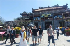 Visitors at the Hue Imperial Citadel in Hue city (Photo: VNA)