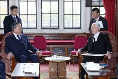 General Secretary of the Communist Party of Vietnam (CPV) Central Committee To Lam (left) meets with Speaker of the UK House of Lords John McFall (Baron McFall of Alcluith) in London on October 29. (Photo: VNA)
