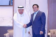 Prime Minister Pham Minh Chinh receives Kuwait's Minister of Oil Tariq Suleiman Al-Roumi. (Photo: VNA)