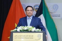 Vietnamese Prime Minister Pham Minh Chinh delivers a policy speech at the Kuwait Diplomatic Institute on November 18. (Photo: VNA)