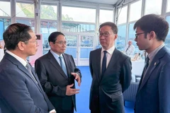 Prime Minister Pham Minh Chinh (2nd from left) and Chinese Vice President Han Zheng (3rd from left) meet on the sidelines of the third United Nations Ocean Conference (UNOC 3) in Nice, France, on June 9.(Photo: VNA)