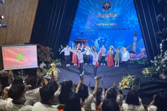 Overseas young people participate in the "Vietnam Summer Camp 2025". (Photo: VNA)
