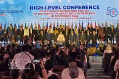 Officials pose for a group photo at the high-level conference of the TAC High Contracting Parties in Manila, the Philippines, on July 24, 2026. (Photo: VNA)