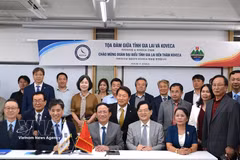 Participants in the business roundtable. (Photo: VNA)