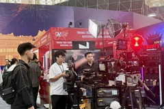 Visitors explore movie making technology at the Autumn Fair 2025. (Photo: VNA)