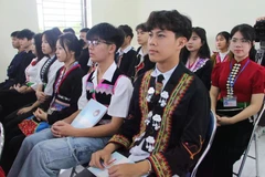 40 students from Dien Bien province’s Boarding High School for Ethnic Minorities have been selected for a Russian language course supported by the University of Technology and Management. (Photo: giaoducthoidai.vn)