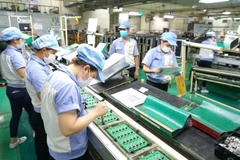 Workers produce electronic circuit boards at Katolec Vietnam Co. Ltd in the Quang Minh Industrial Park, Hanoi. (Photo: hanoimoi.vn)