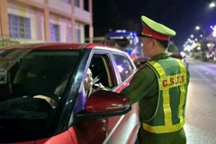 A traffic police in Gia Lai checks the alcohol concentration of a driver. (Photo: VNA)