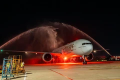Emirates’ first flight to Da Nang was greeted with a ceremonial water cannon salute.