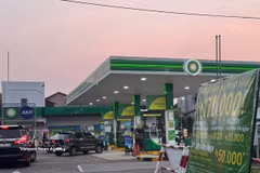 A petrol station in Depok, West Java province, Indonesia. (Photo: VNA)