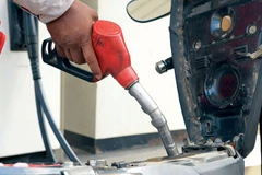 A motorist refuels at a station in Phnom Penh following a Ministry of Commerce warning against domestic fuel stockpiling. (Photo: Khmer Times)