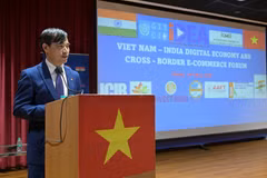 Vietnamese Trade Counsellor in India Bui Trung Thuong speaks at the forum. (Photo: VNA)