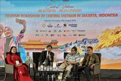 Vietnamese and Indonesian speakers at the event. (Photo: VNA)