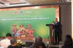 Nguyen Quang Hieu, Deputy Director of the Department of Crop Production and Plant Protection under the Ministry of Agriculture and Environment, speaks at the conference. (Photo: Daibieunhandan.vn)