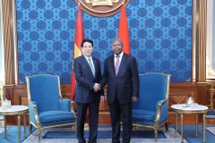 State President Luong Cuong (left) meets with Angolan President João Manuel Gonçalves Lourenço during his state visit to Angola in August 2025. (Photo: VNA)