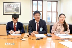 Deputy Director of the Department of Taxation Dang Ngoc Minh (centre) at the working session with Deputy Assistant Secretary for International Tax Affairs at the US Department of the Treasury Rebecca Burch. (Photo: VNA)