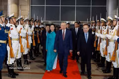 The farewell ceremony for General Secretary of the Communist Party of Vietnam (CPV) Central Committee and President of Vietnam To Lam and his spouse at Beijing West Railway Station in Beijing. (Photo: VNA)