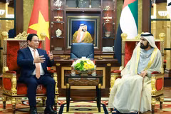 Prime Minister Pham Minh Chinh (L) holds talks with UAE Vice President and Prime Minister Sheikh Mohammed bin Rashid Al Maktoum in Dubai on October 28, 2024 (local time) (Photo: VNA)