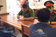 Police collect statements from crew members in the case (Photo: VNA)