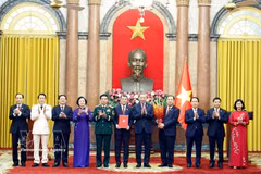 Party General Secretary and State President To Lam presents appointment decisions for members of the Government for the 2026–2031 term (Photo: VNA)