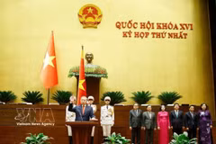 Party General Secretary and State President To Lam takes the oath of office (Photo: VNA)