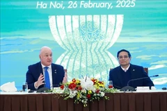 Prime Minister Pham Minh Chinh (R) and New Zealand Prime Minister Christopher Luxon attend the working lunch. (Photo: VNA)