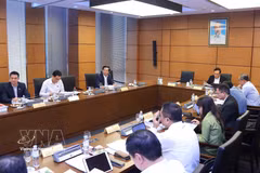 The delegation of National Assembly deputies from Ho Chi Minh City holds a group discussion. (Photo: VNA)