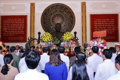 National Assembly (NA) Chairman Tran Thanh Man pays tribute to late Chairman of the Council of Ministers Pham Hung in Long Ho commune, Vinh Long province. (Photo: VNA)