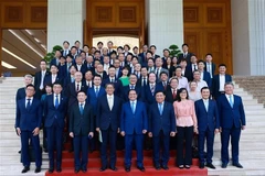 Prime Minister Pham Minh Chinh (centre, front) poses for a photo with Vietnamese officials and representatives of Japanese enterprises on August 12. (Photo: VNA)