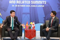 Minister of Industry and Trade Nguyen Hong Dien (left) meets with Canadian Minister of International Trade Maninder Sidhu on October 27, 2025 on the sidelines of the 47th ASEAN Summit in Kuala Lumpur, Malaysia (Photo: VNA)