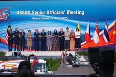 Delegate pose for a photo before the opening of the ASEAN Senior Officials' Meeting in Kuala Lumpur, Malaysia, on July 7. (Photo: VNA)