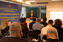 Ofer Fohrer, Head of the Export and Investment Promotion Division under the Foreign Trade Administration of Israel's Ministry of Economy and Industry, shares prospects for bilateral cooperation in trade, investment, and high-tech agriculture. (Photo: VNA)
