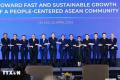 Prime Minister Pham Minh Chinh (eighth from left) and other leaders at the ASEAN Future Forum held in Hanoi on April 23, 2024. (Photo: VNA)