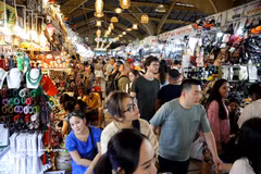 Tourists in Ho Chi Minh City (Photo: VNA)