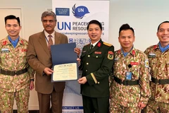 Harinder Sood (second, left) Head of the Integrated Training Service under the UN Department of Peace Operations (DPO), presents the certificate to Colonel Nguyen Duc Quan, Vietnam’s Military Attaché to the UN.