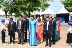 A Vietnamese delegation visits the historical relic site commemorating late President Ho Chi Minh in the Lao province of Savannakhet. (Photo: VNA)