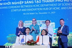 Representatives of the Ho Chi Minh City Department of Science and Technology and Canva at the signing ceremony. (Photo: VNA)